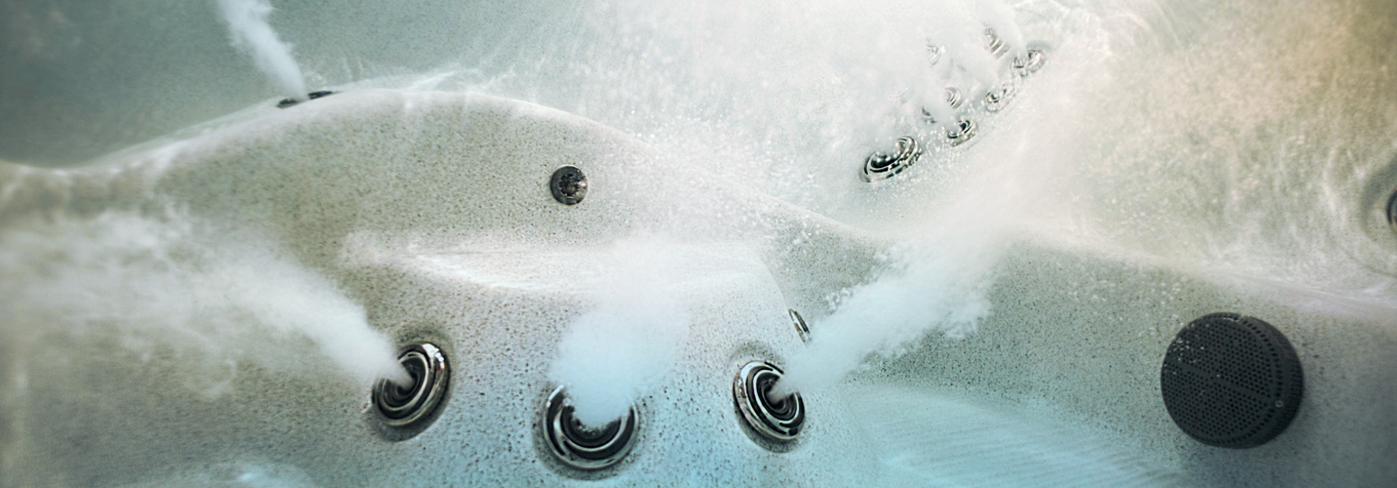 image sous-marine des jets d'un jacuzzi