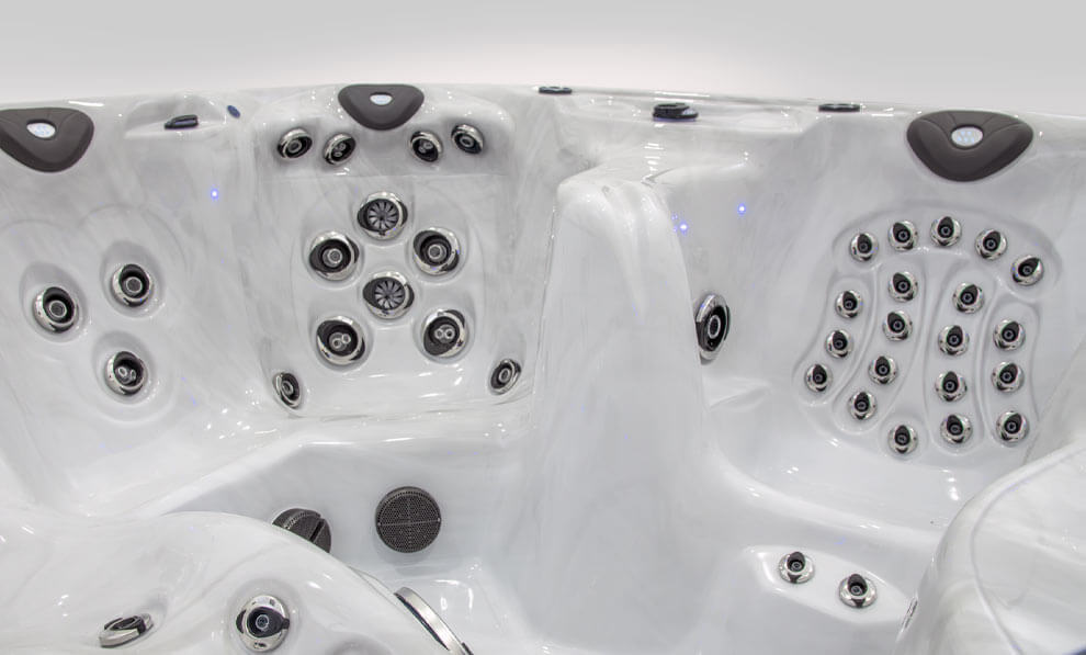 installation d'un spa sur un patio arrière