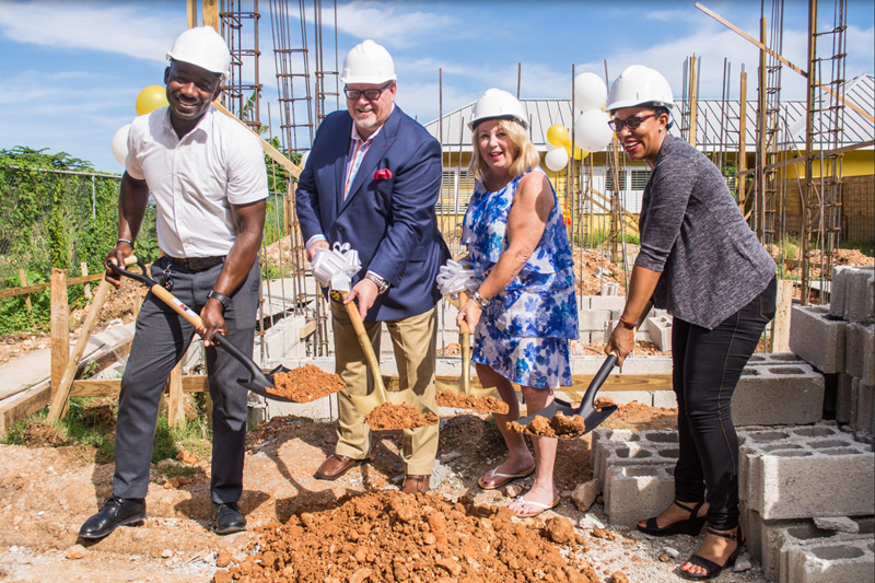 Pose de la première pierre pour la construction de la nouvelle école NAZ